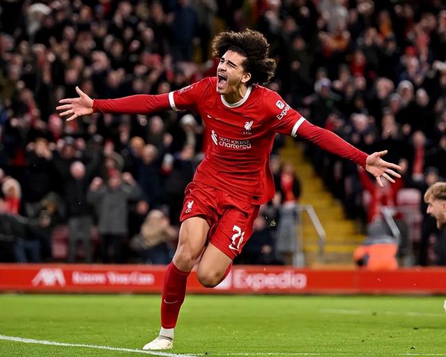 九游娱乐官方网站-凯恩新星出色防守表现突出，利物浦前途光明！赛场气氛高涨(凯恩斯的有效需求概念)