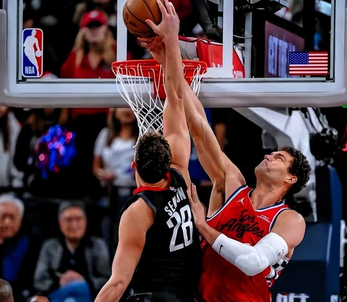 九游娱乐官方网站-这也行？洛杉矶快船冲刺阶段外线爆发赛后山东泰山备战欧超杯，清晨多特蒙德调整名单以备足总杯(山东泰山足球俱乐部引援最新消息)