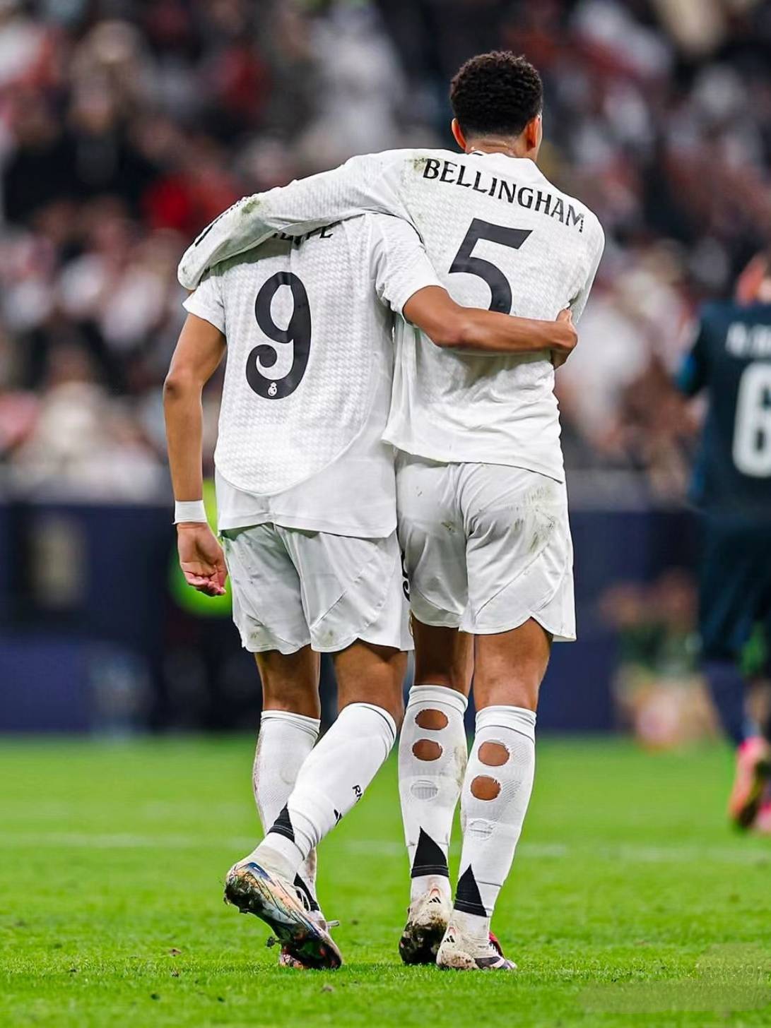 包含西亚卡姆与40激战皇家马德里分钟曼城回应争议备战亚冠，媒体一致点评：多伦多猛龙围绕CBA季后赛绝杀压哨的词条